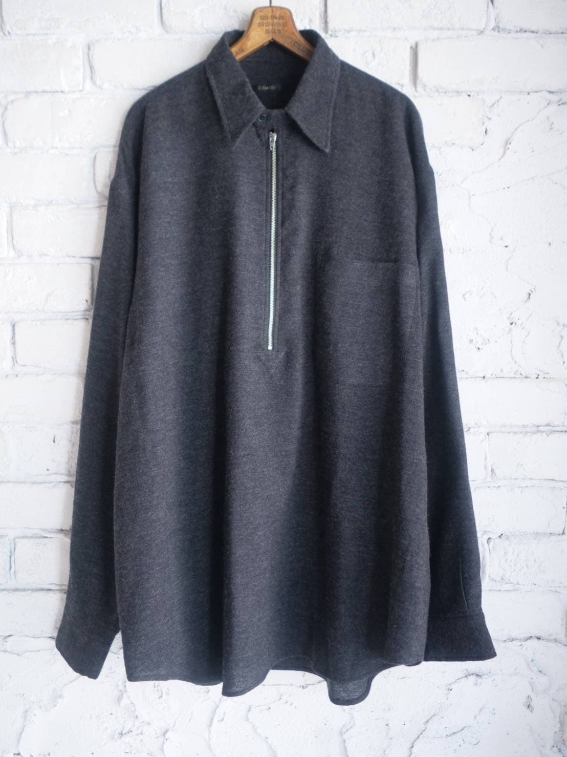 コモリ カシミヤ和紙ハーフジップシャツ (X01-02006)[チャコール]