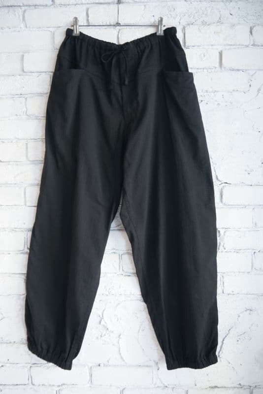 コモリ オックスドローストリングパンツ(Z01-03022）[ブラック]