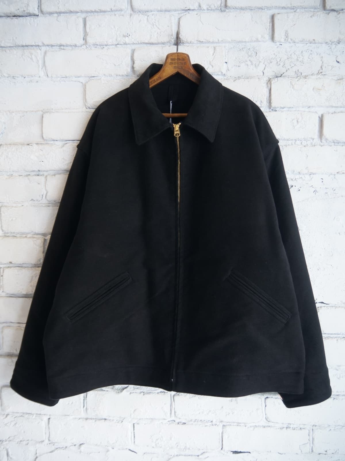 コモリ モールスキンジップショートジャケット (A03-01008)[ブラック]