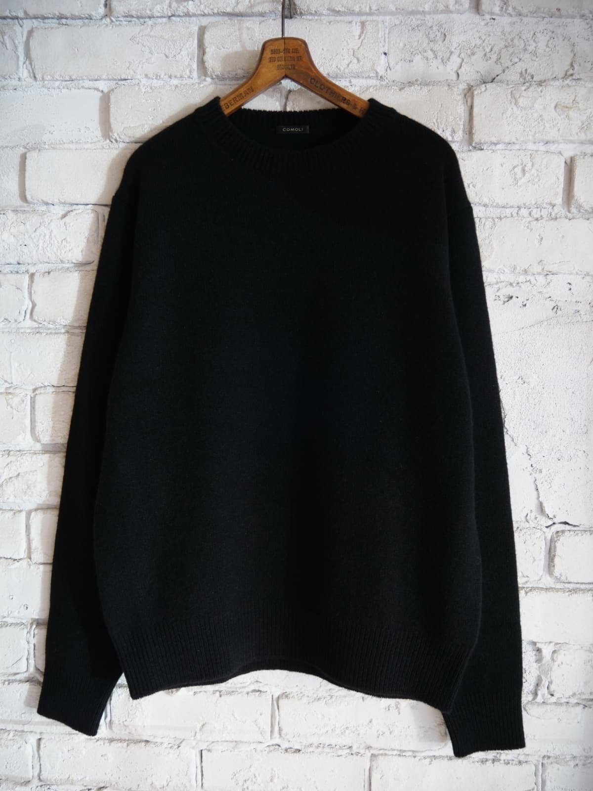 COMOLI ラムズウール クルーネック ニット