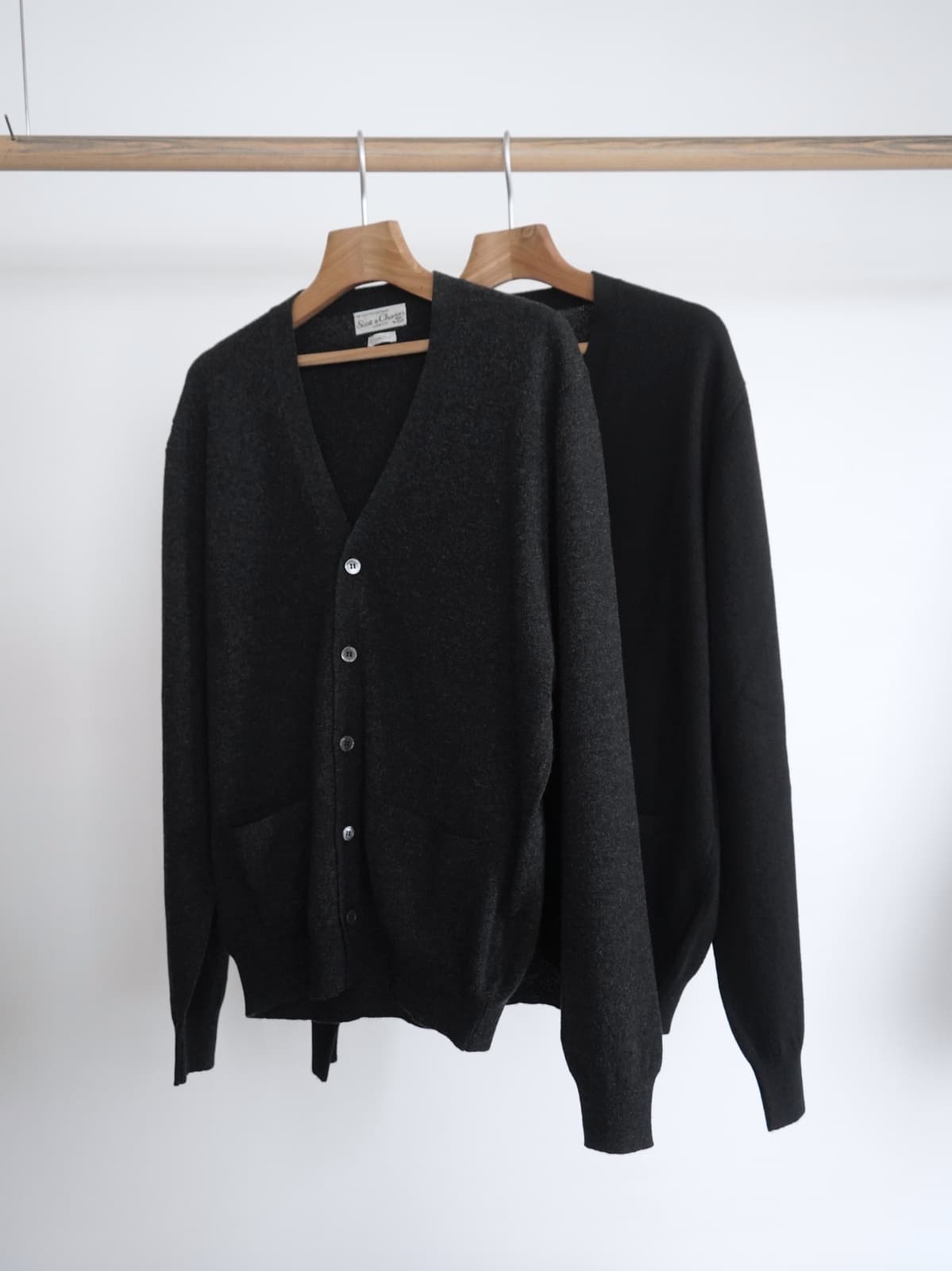 SCOTT&CHARTERS × COMOLI V NECK CARDIGAN