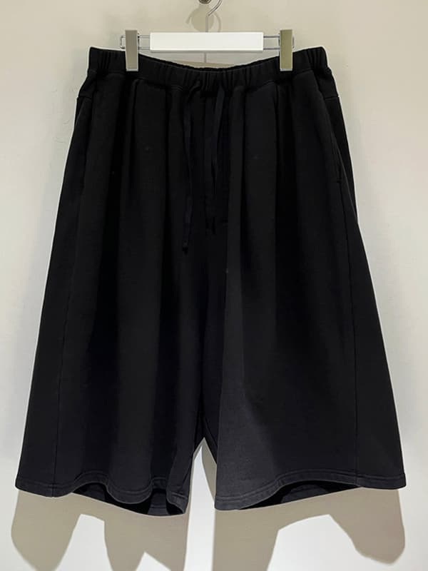 ANCELLM TUCK SWEAT SHORTS