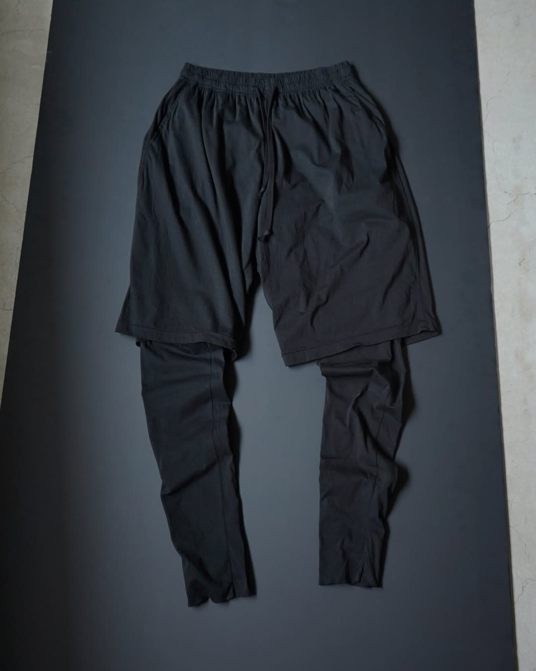 COMOLI THIN コットン レイヤードパンツ