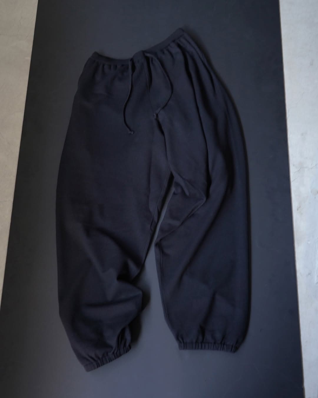 COMOLI ウールニット パンツ