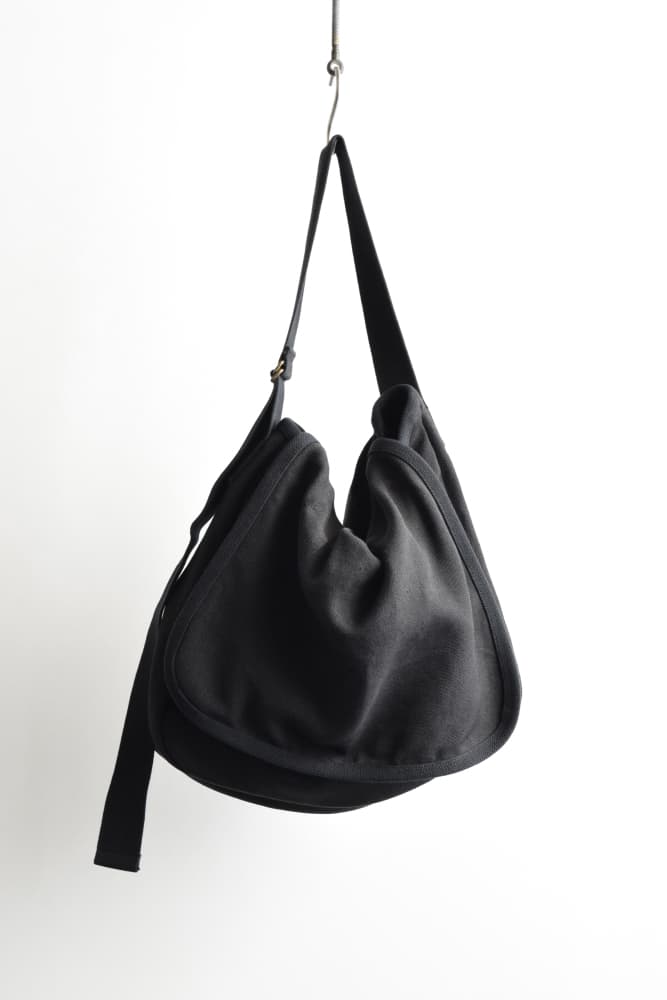 COMOLI ヘンプ ダック ショルダーバック