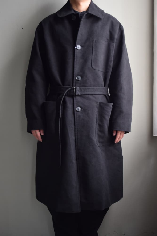 (コモリ) モールスキン ミリタリーコート [BLACK]