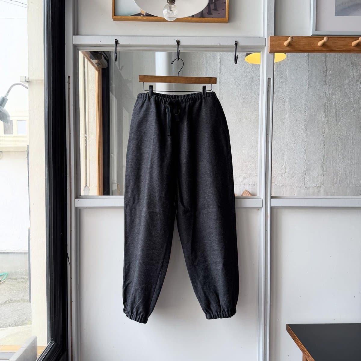 カシミヤシルク ドローストリングパンツ