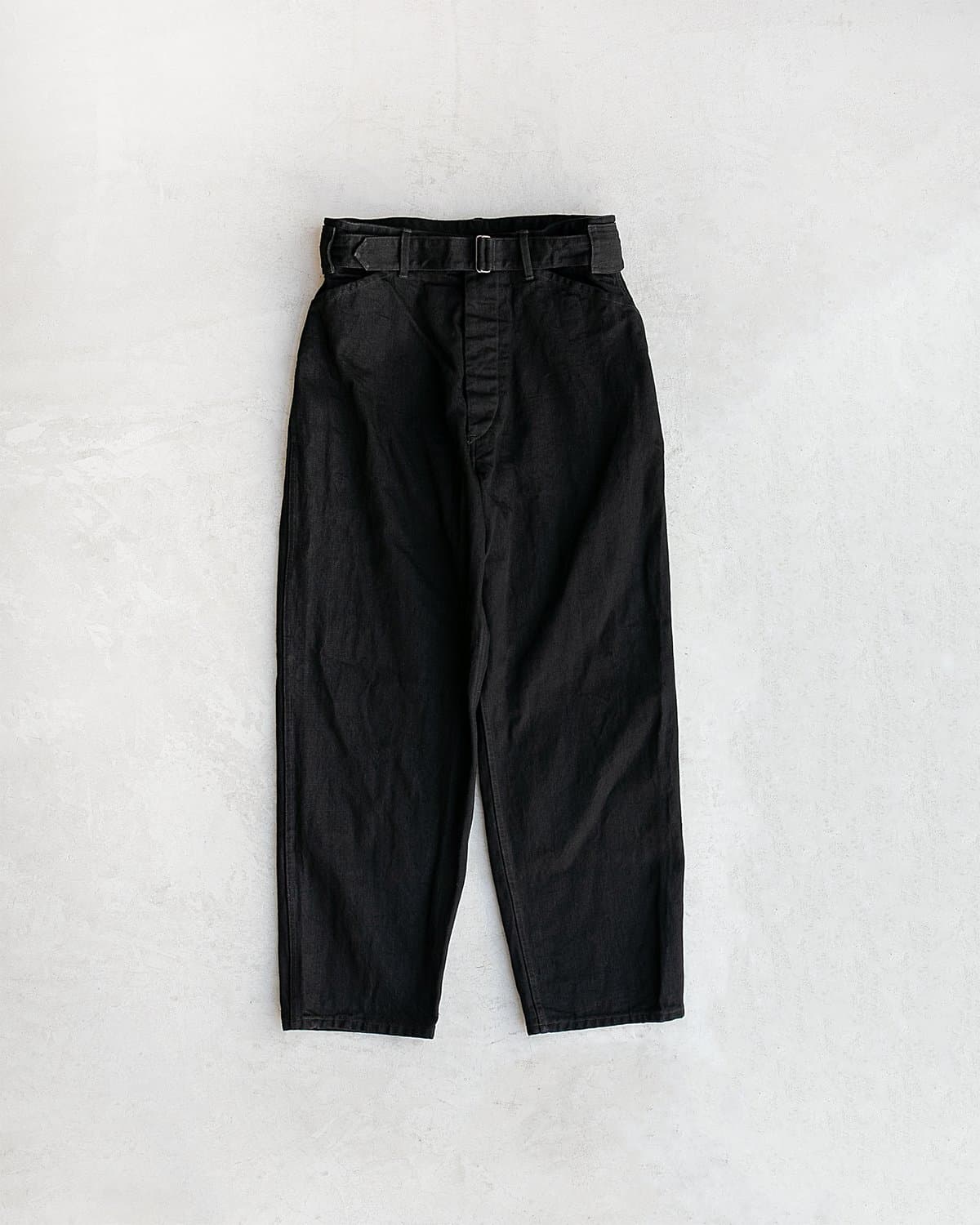 ブラックデニム ベルテッドパンツ